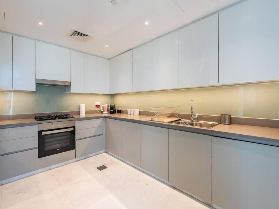 Spacious With Spectacular Burj Khalifa Views Apartment Dubai