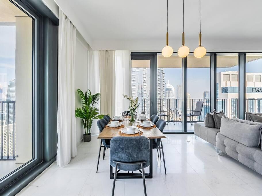 Spacious With Spectacular Burj Khalifa Views * Dubai