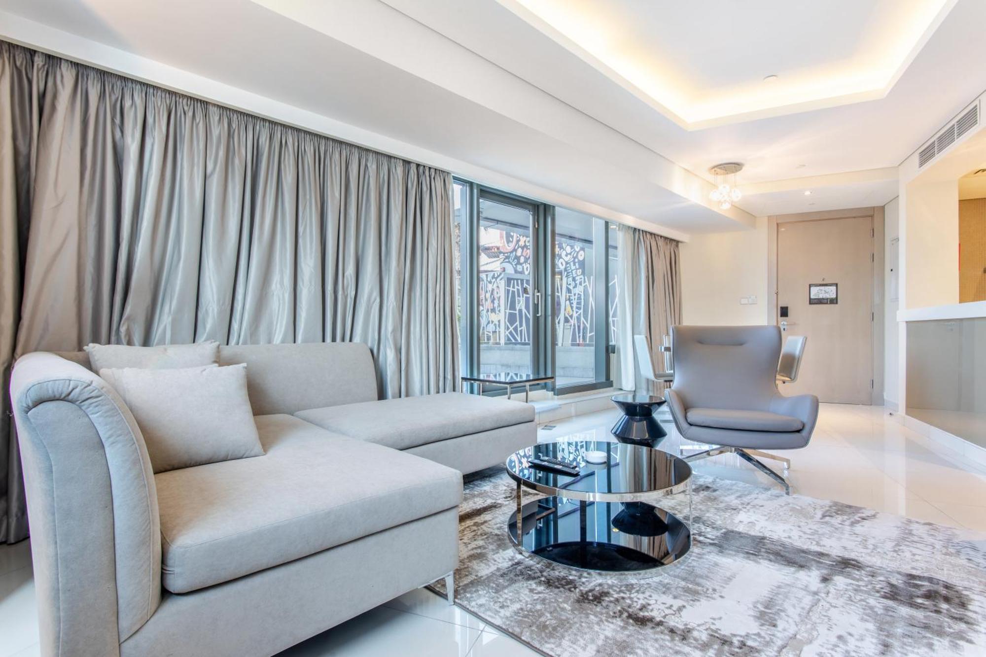 Wehost - Sophisticated 2br With Large Private Terrace & Direct Pool Access Apartment Dubai