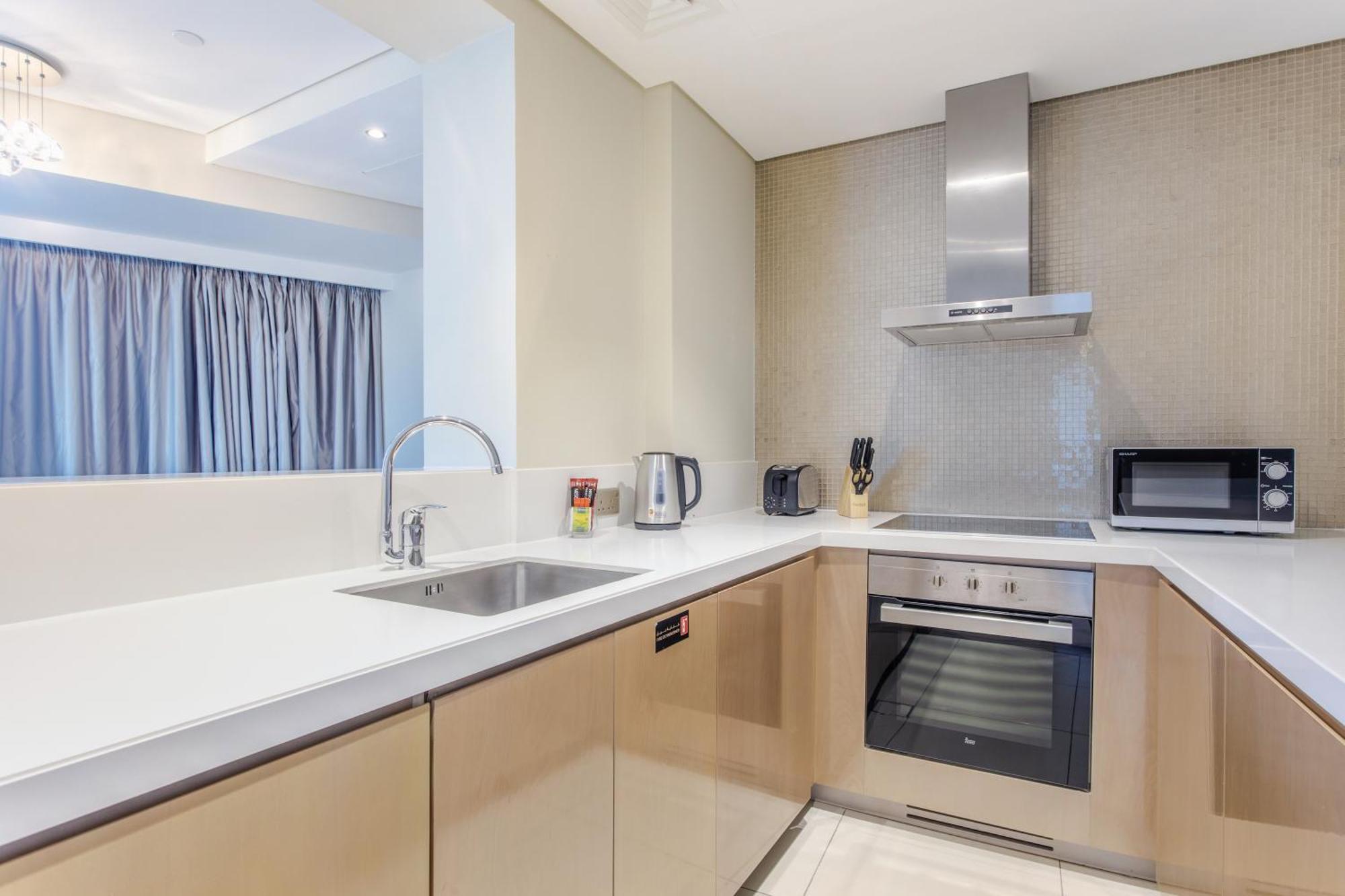 Wehost - Sophisticated 2br With Large Private Terrace & Direct Pool Access *