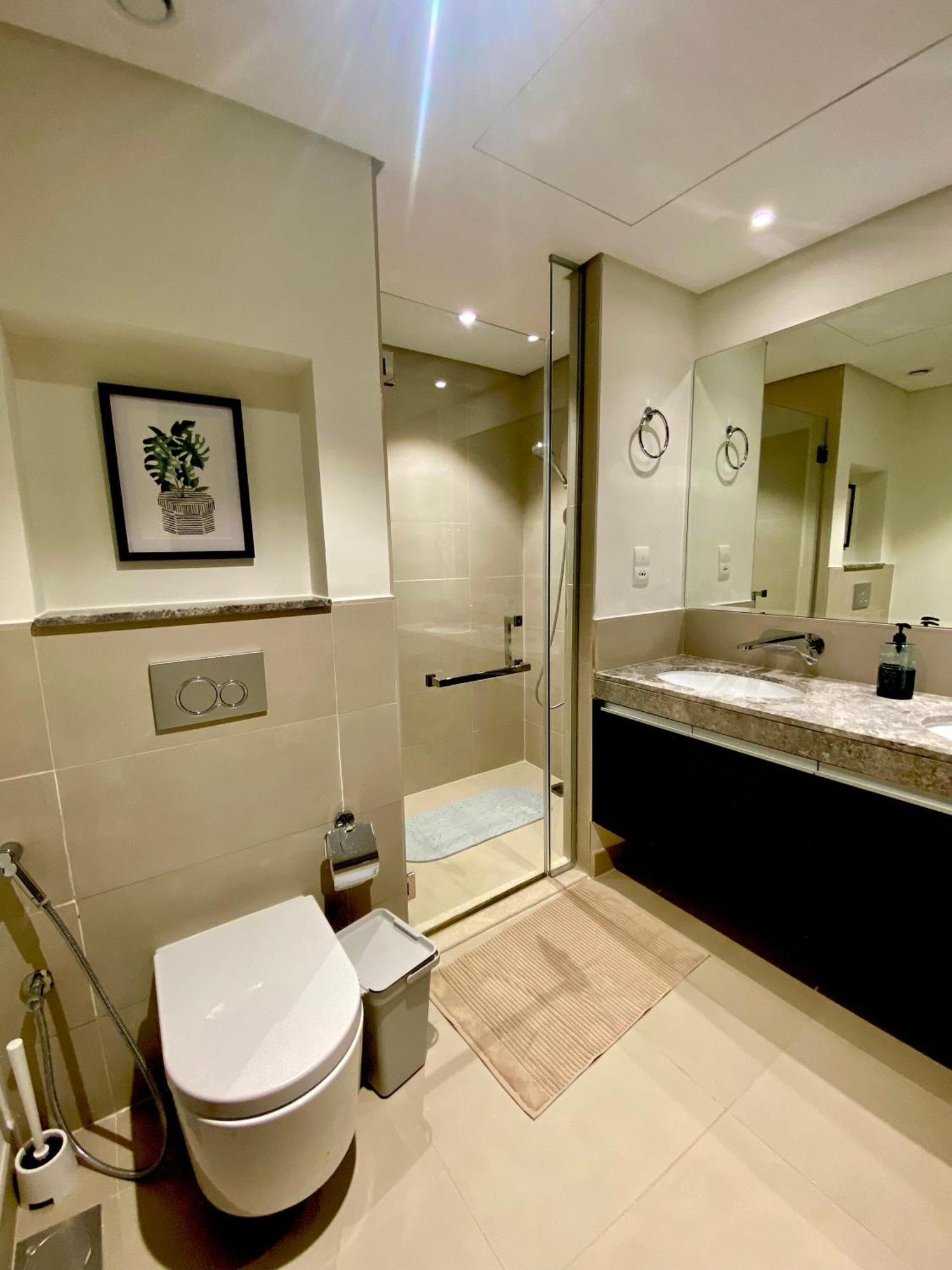Bj's Luxury Burj And Creek View 2 Bedroom Apartment