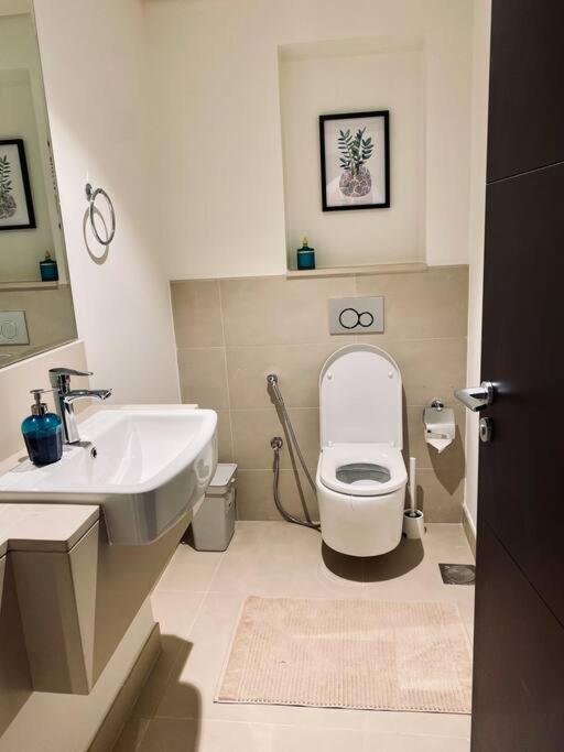Bj's Luxury Burj And Creek View 2 Bedroom Apartment