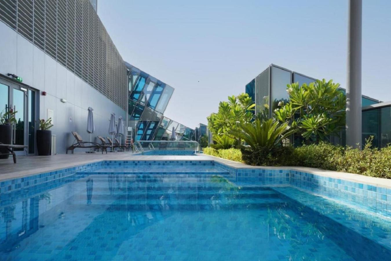 Daniels Canal View 1br At J One Business Bay Apartment
