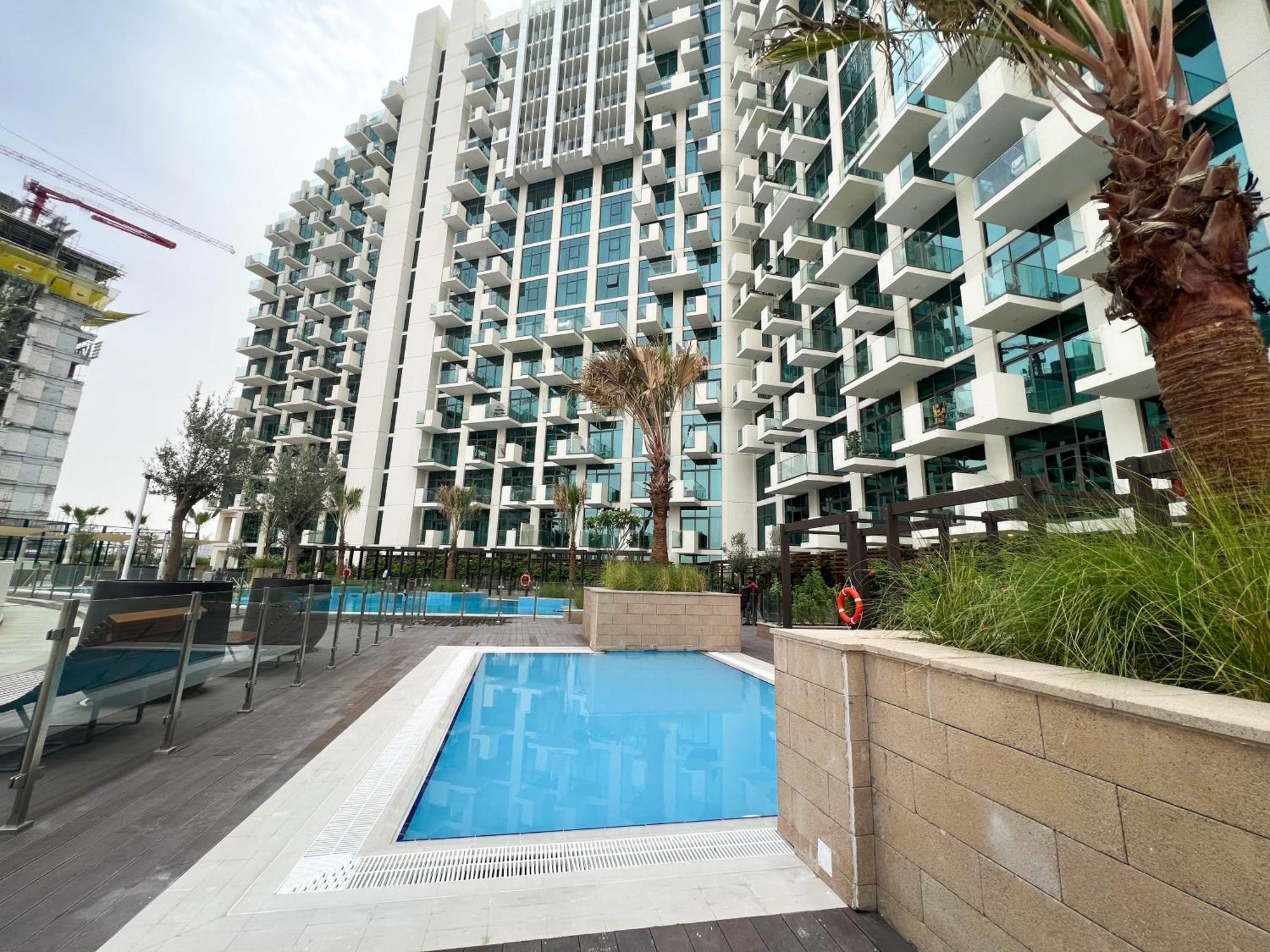 Bright 1bdr Massive Terrace Overlooking Downtown *
