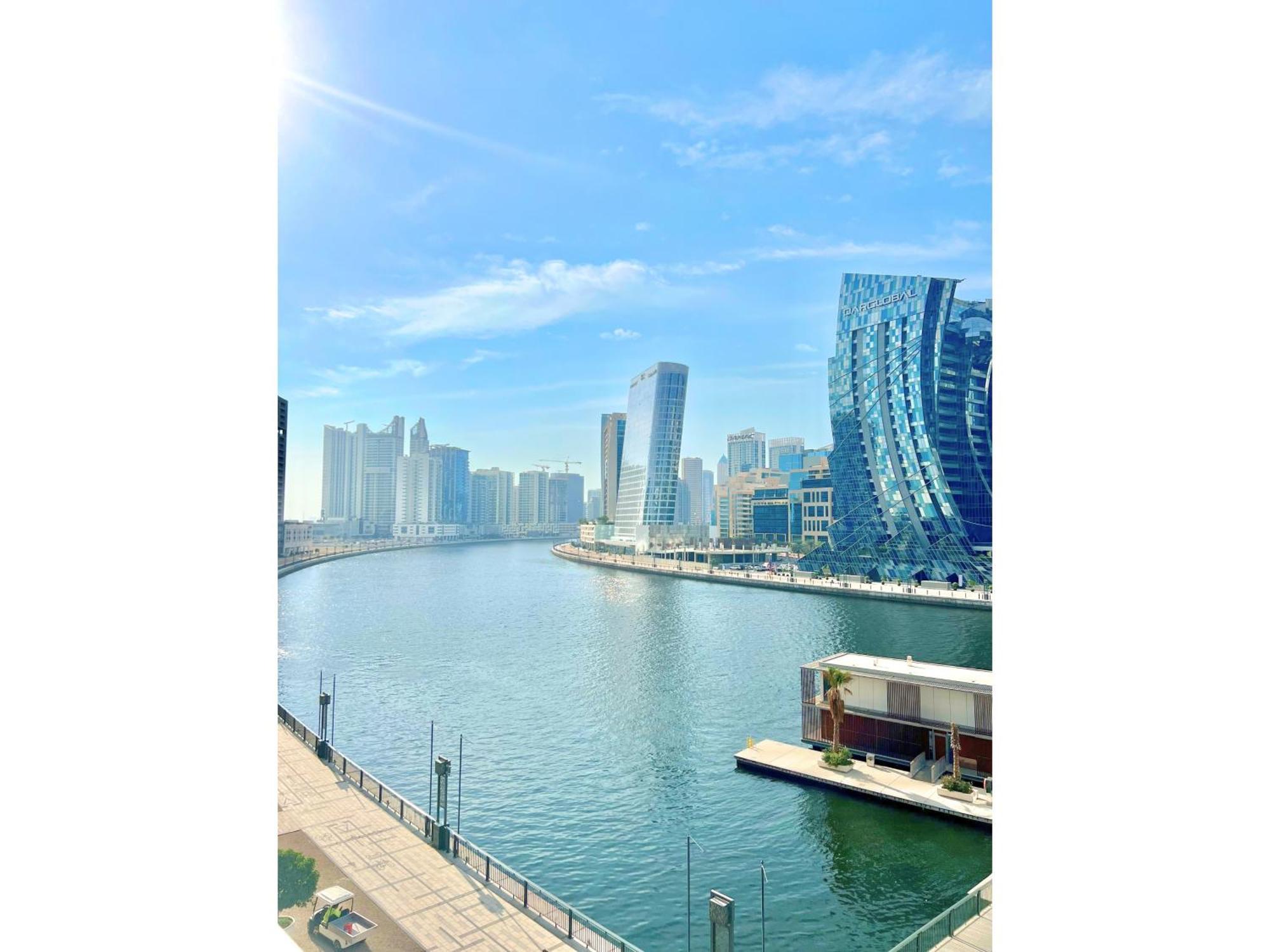 Luxury Studio - Near Mall Apartment *