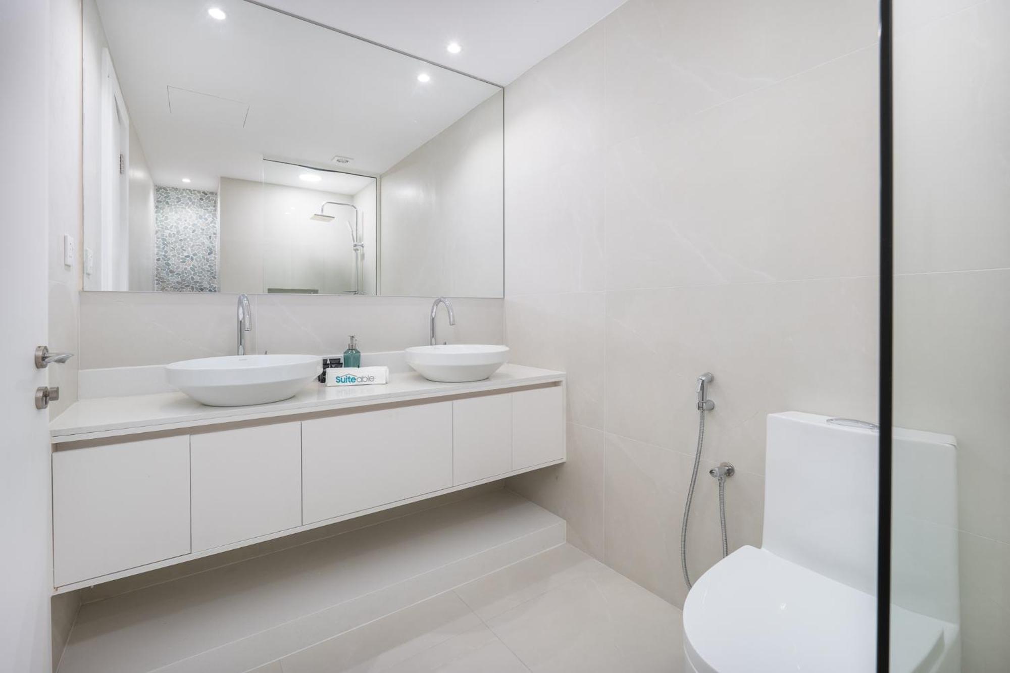 Seaside Serenity Stylish Marine-themed Apartment