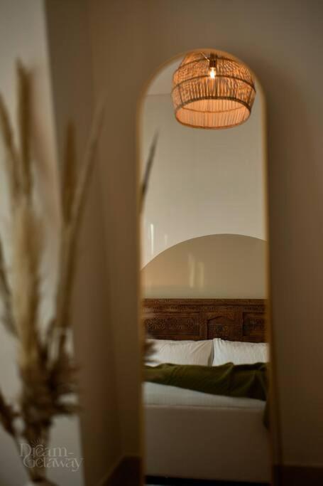 Bright 1bdr Massive Terrace Overlooking Downtown * Dubai