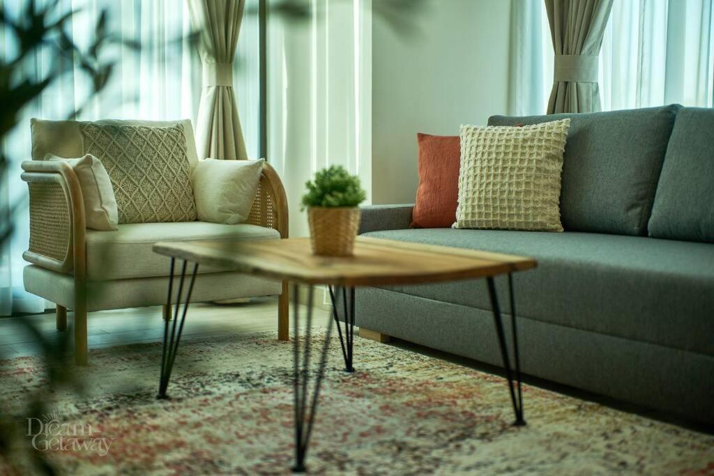 Bright 1bdr Massive Terrace Overlooking Downtown *