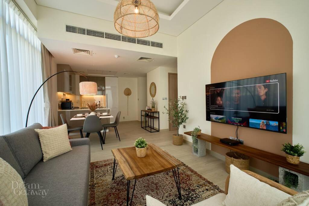 Bright 1bdr Massive Terrace Overlooking Downtown Apartment Dubai
