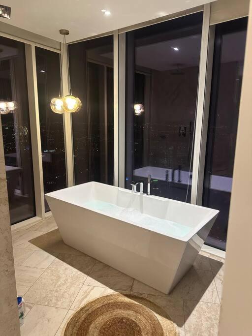 Penthouse With Private Pool * Dubai