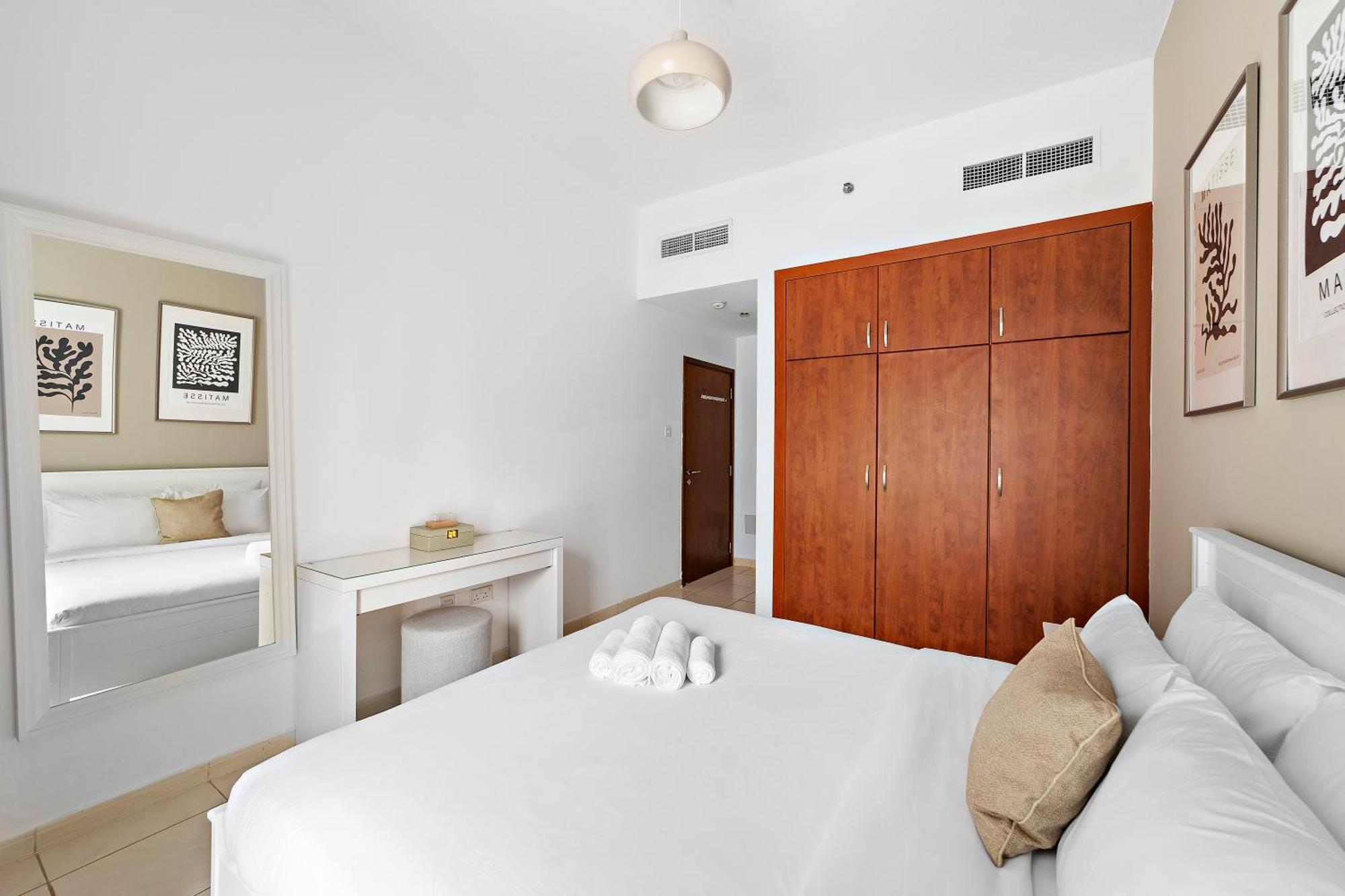 Apartment Splendid 1br In Marina