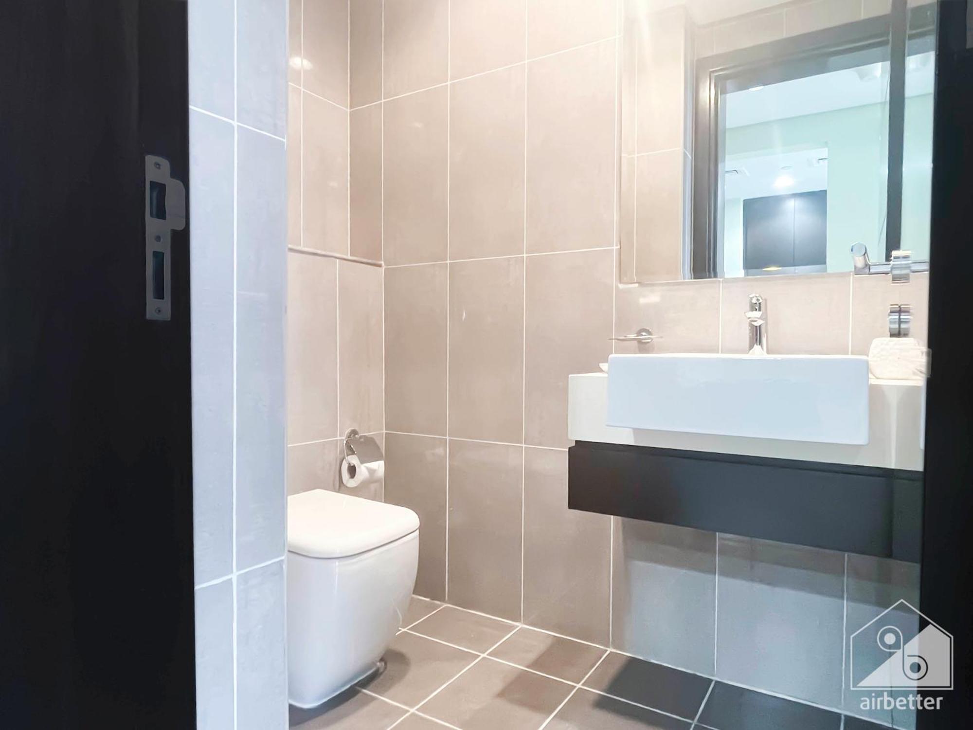 Stunning 1b With Balcony In The Heart Of Apartment Dubai