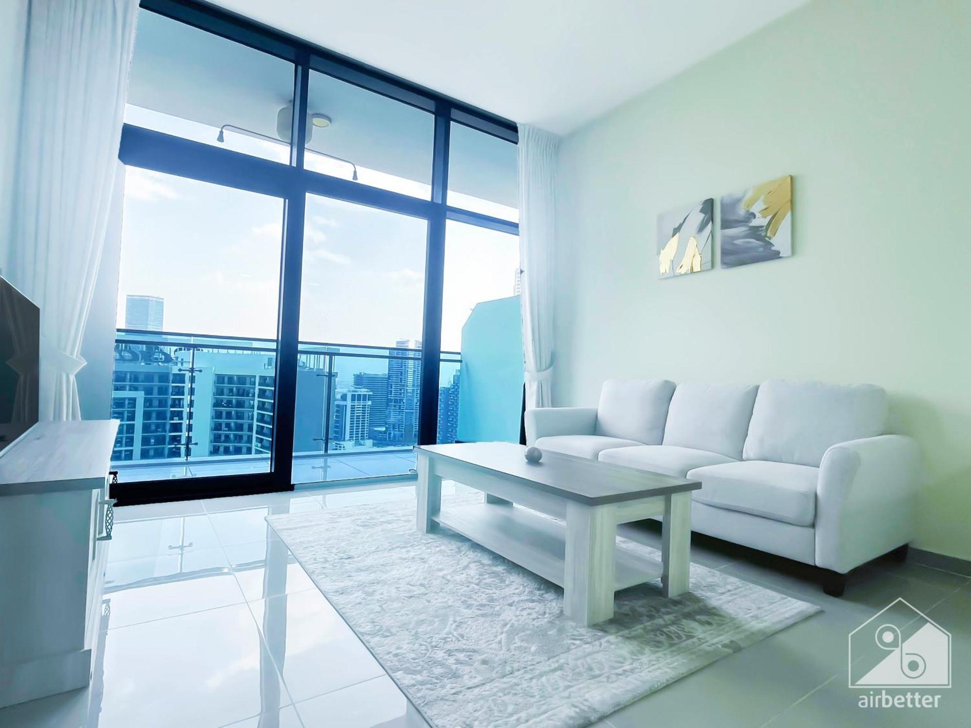 Apartment Stunning 1b With Balcony In The Heart Of *