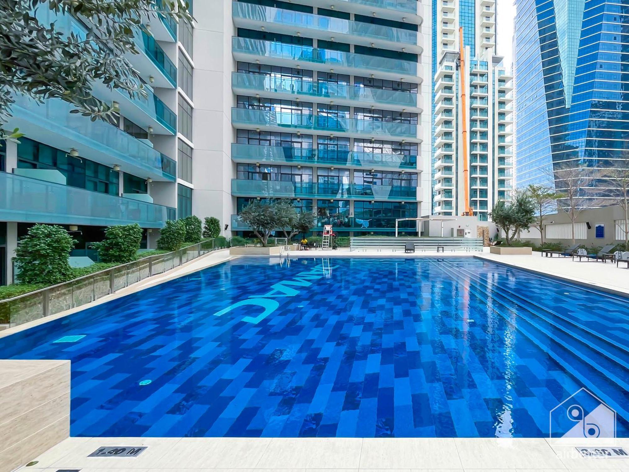 Apartment Stunning 1b With Balcony In The Heart Of *