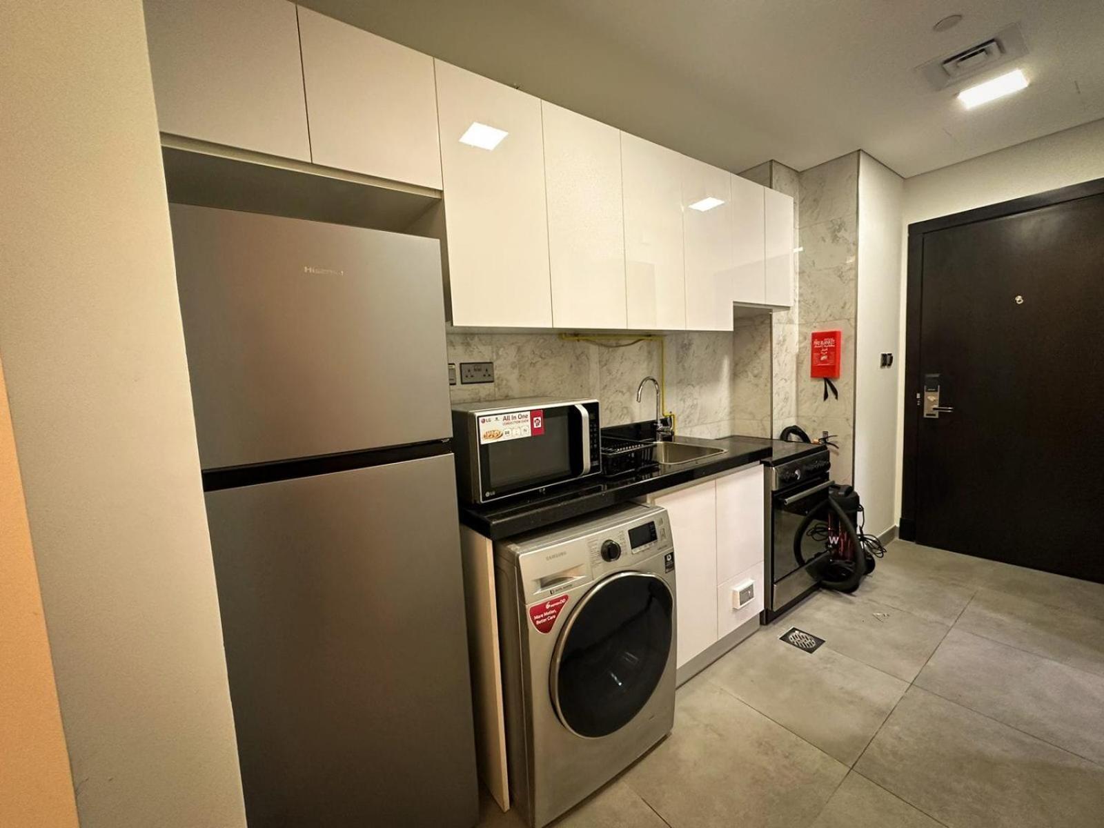 Apartment Retreat At Business Bay! 5 Mins From Downtown Dubai