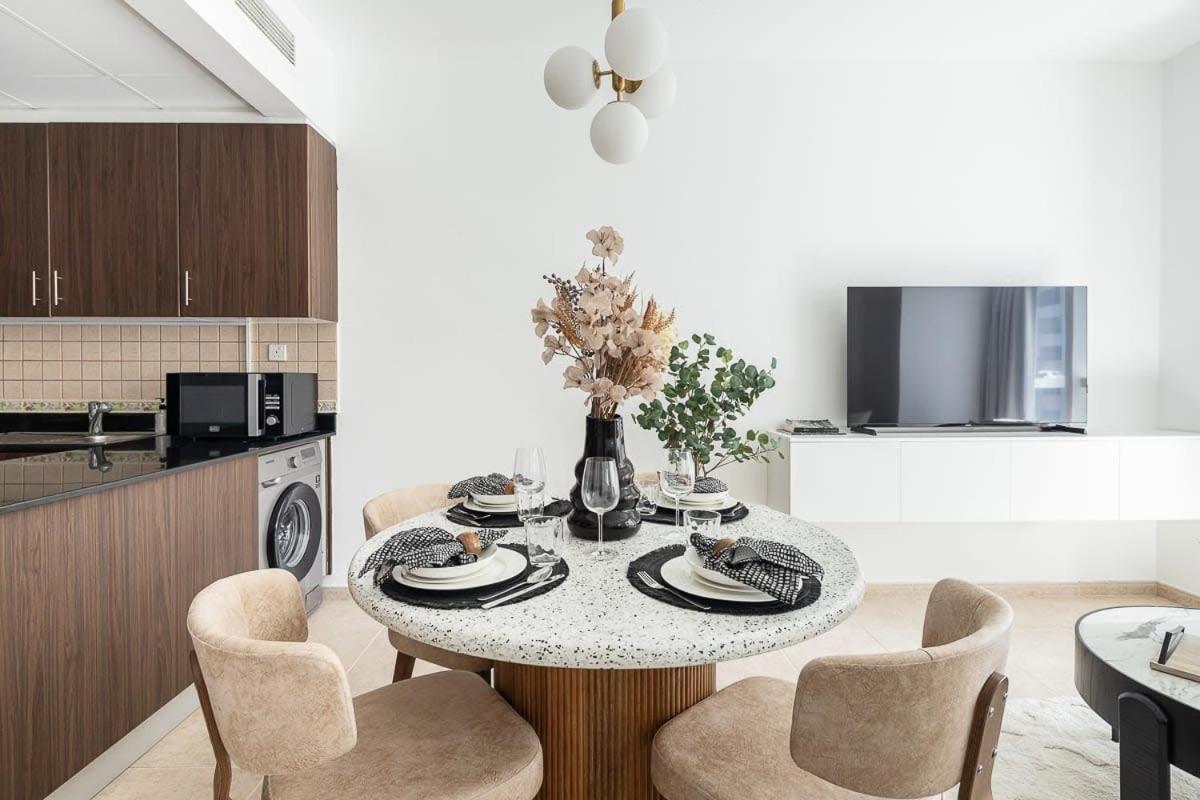 Frank Porter - Elite Apartment *