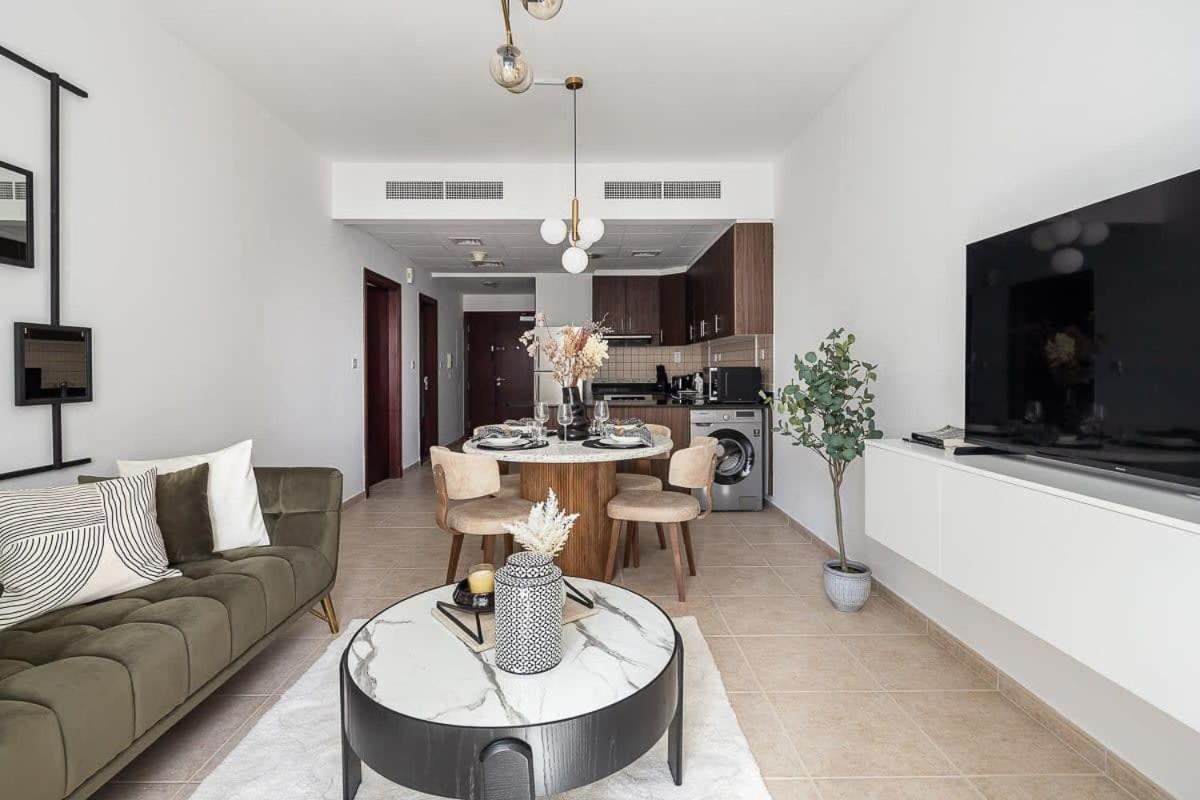 Frank Porter - Elite Apartment Dubai