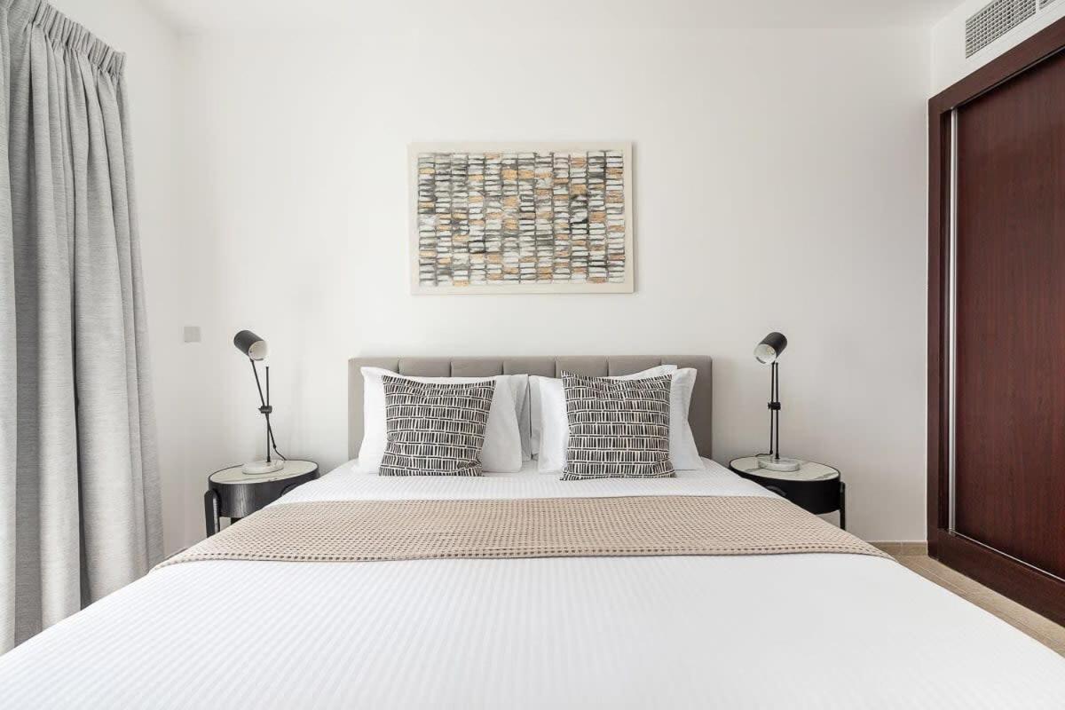 Frank Porter - Elite Apartment