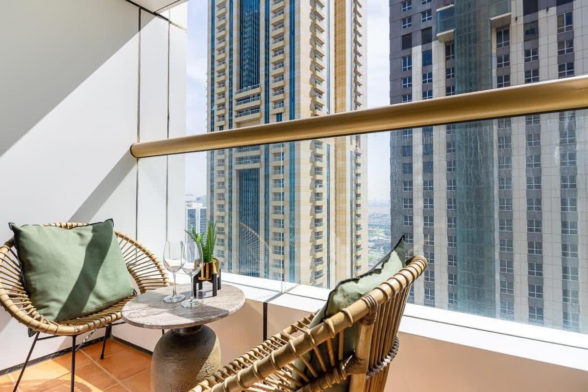 Frank Porter - Elite Apartment *