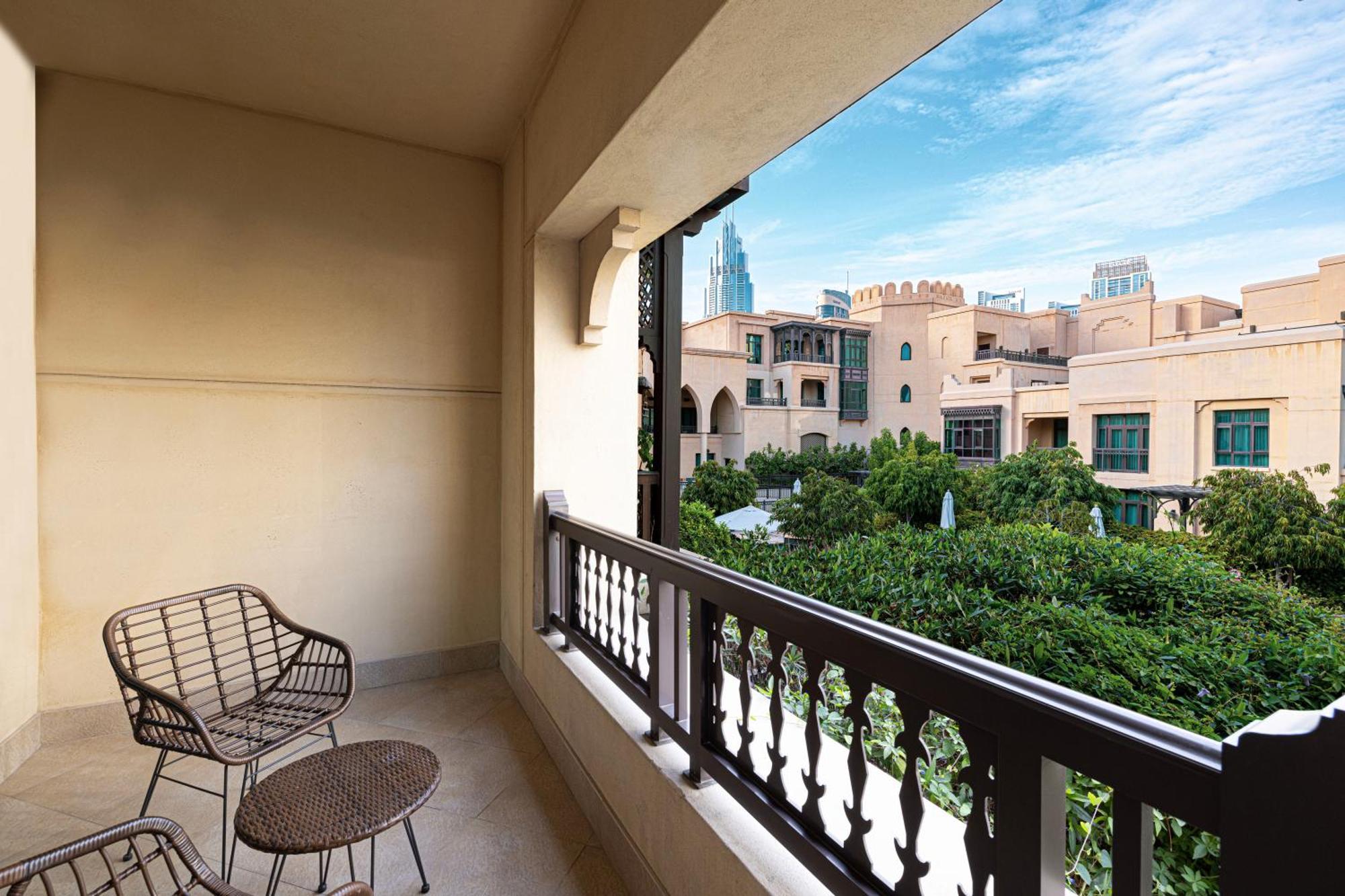 Lux 2br Retreat Steps From Mall&burj Khalifa Apartment