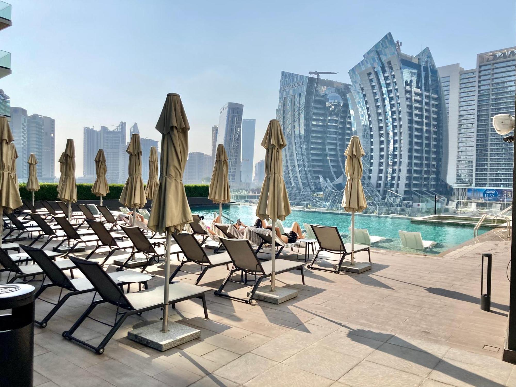 Amazing Burj View And Yachts View With Full Burj Khalifa View From Pool Apartment Dubai