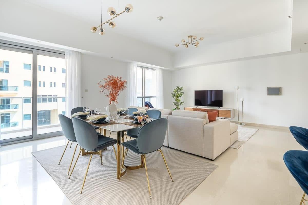 Frank Porter - The Jwls T2 Apartment Dubai