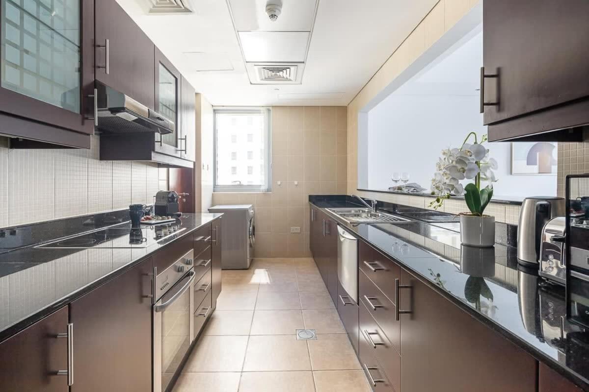Frank Porter - The Jwls T2 Apartment Dubai