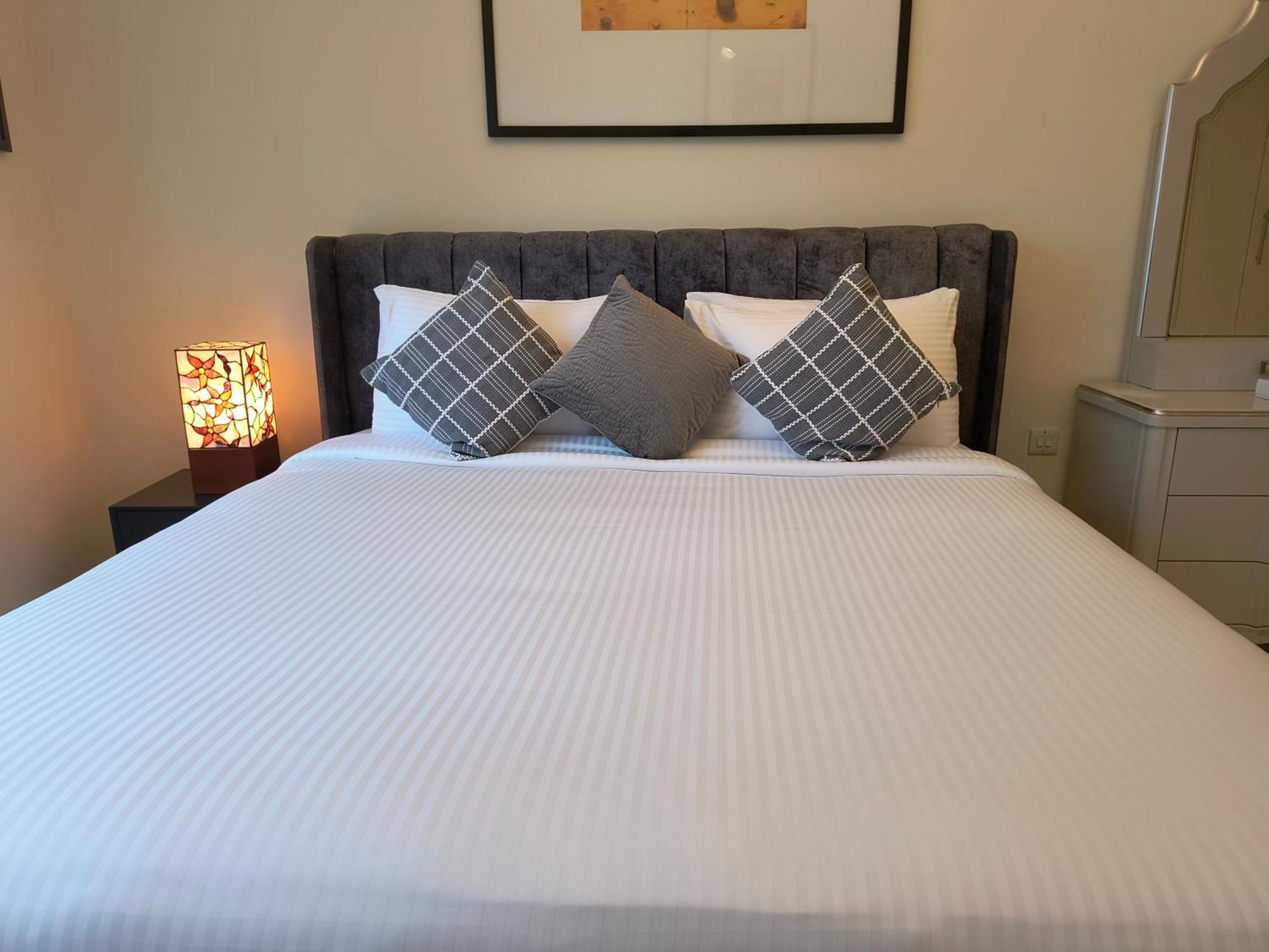 Trinity Homes - Sheikh Zayed Road Near To Financial Center Metro Station Apartment