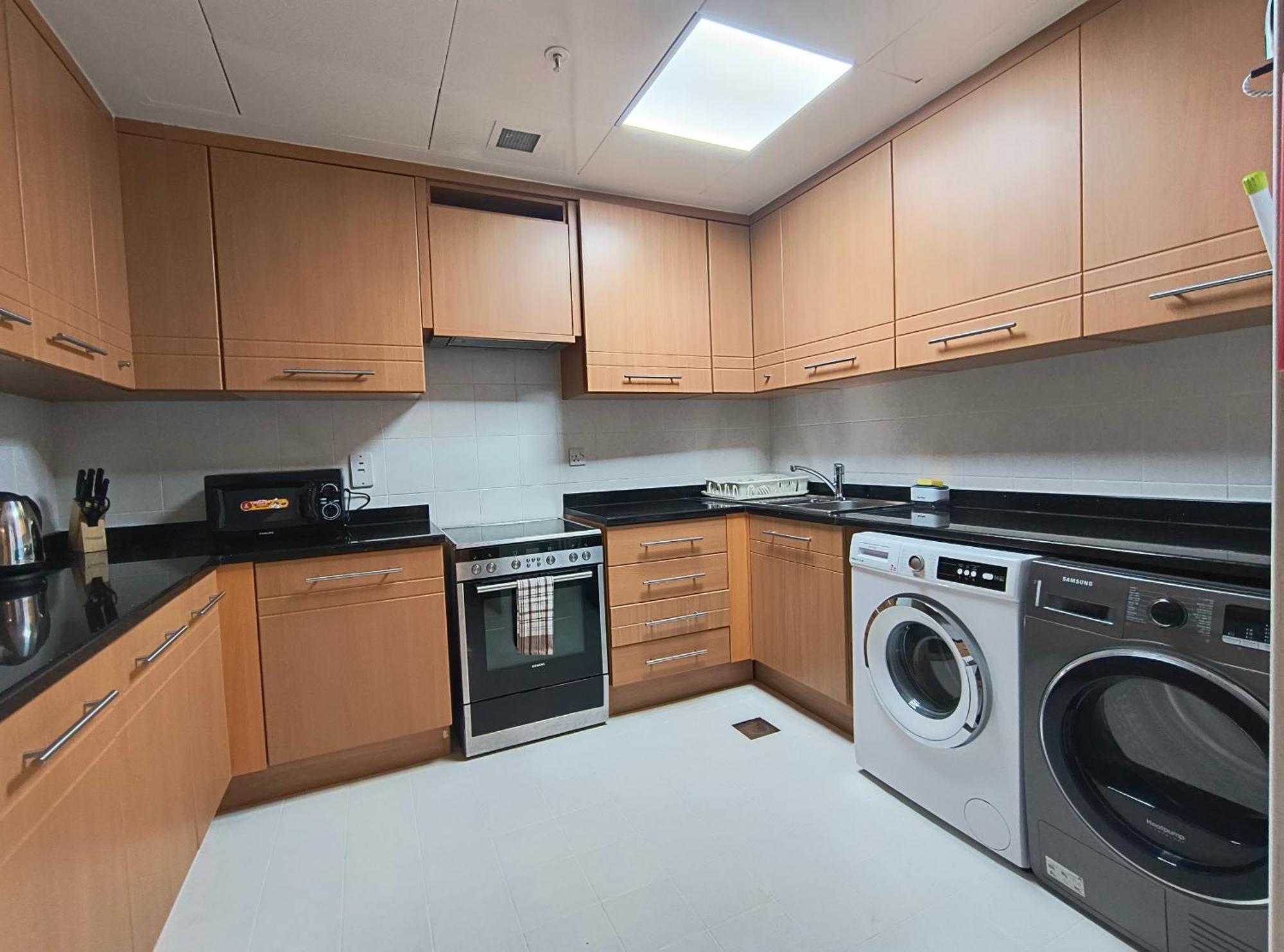 Trinity Homes - Sheikh Zayed Road Near To Financial Center Metro Station Apartment