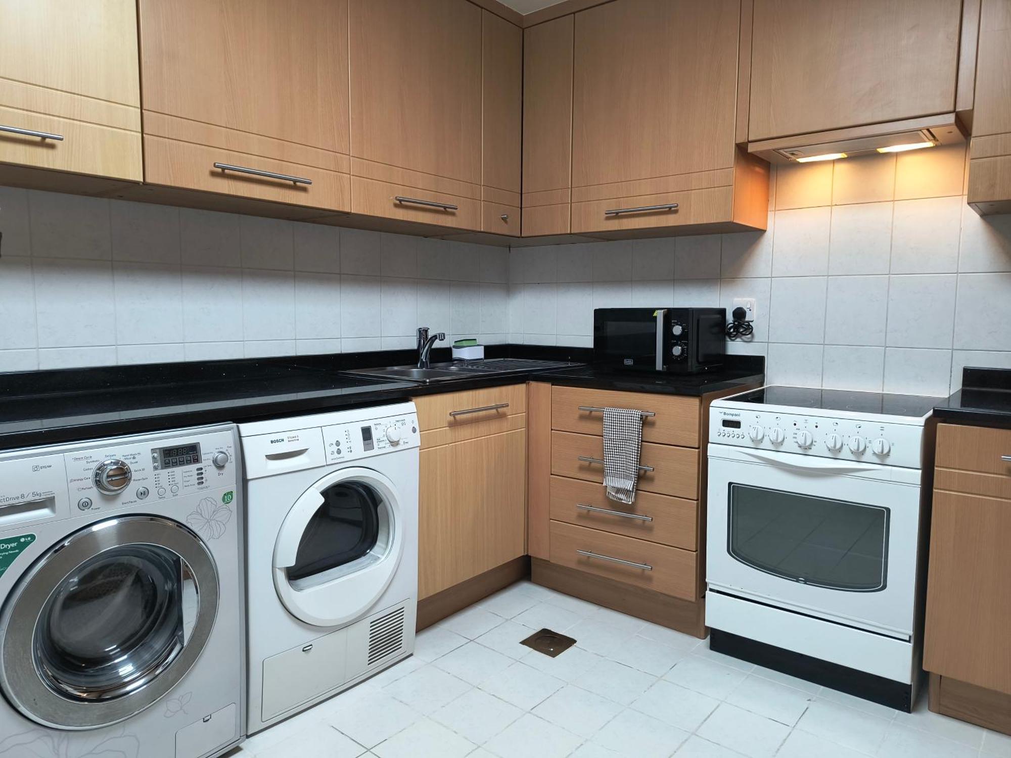 Trinity Homes - Sheikh Zayed Road Near To Financial Center Metro Station Apartment
