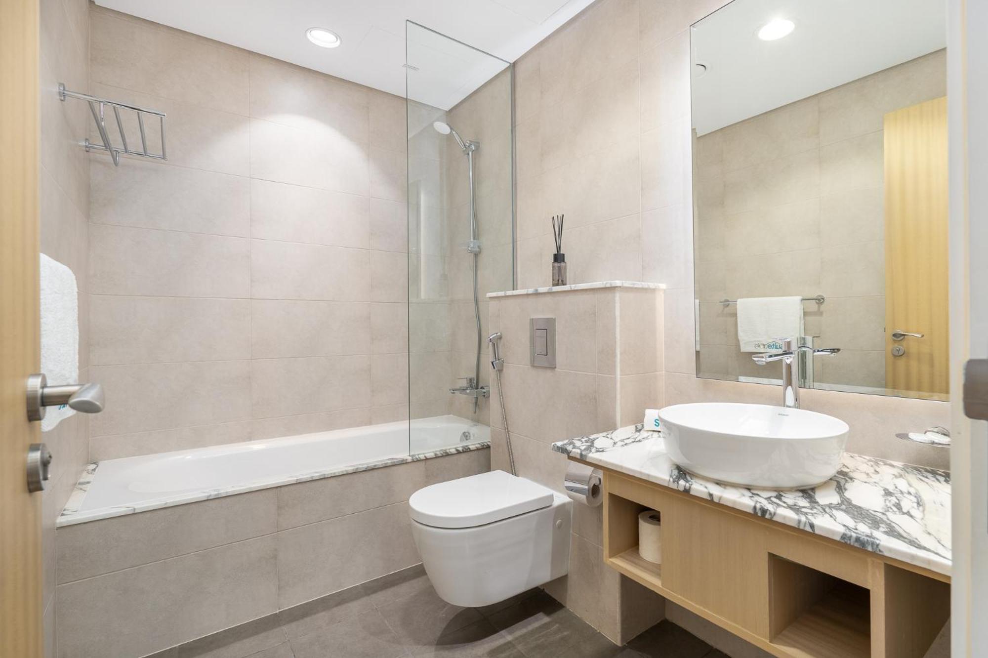 Stylish 2bedroom W Infinity Pool On The 64th Floor Apartment