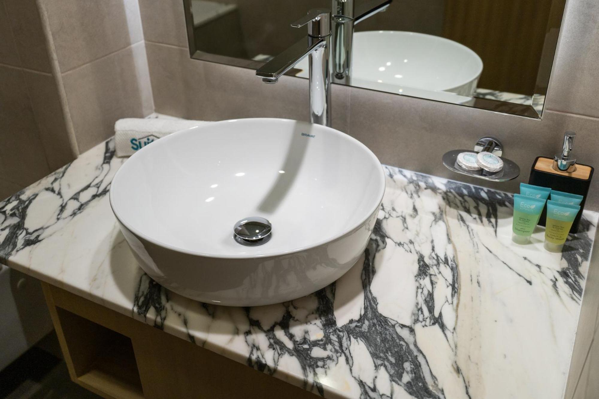 Stylish 2bedroom W Infinity Pool On The 64th Floor Apartment *