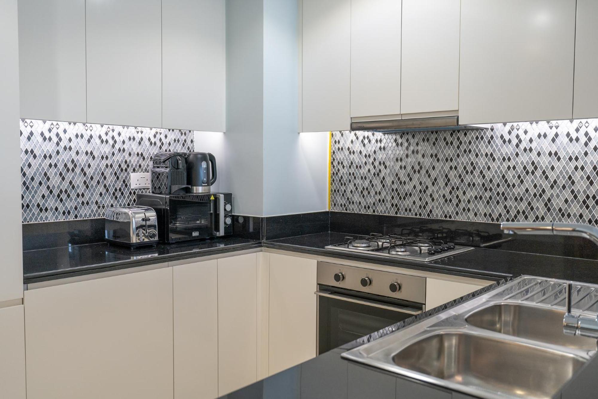 Stylish 2bedroom W Infinity Pool On The 64th Floor Apartment *
