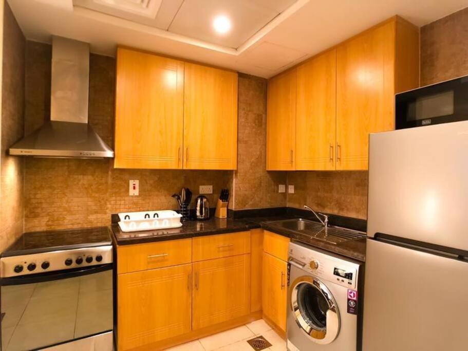 Stonetree - Lovely In Goldcrest View 1 Dubai
