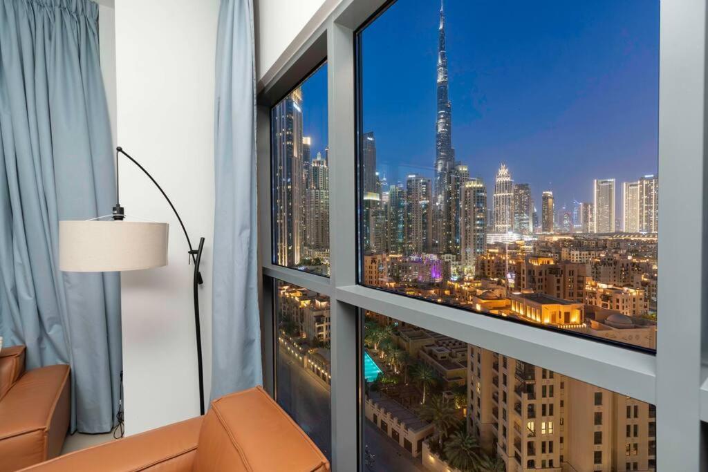 Apartment Spacious 4 Bedrooms Great Location Burj Khalifa View Amazing Pool And Gym, Perfect !