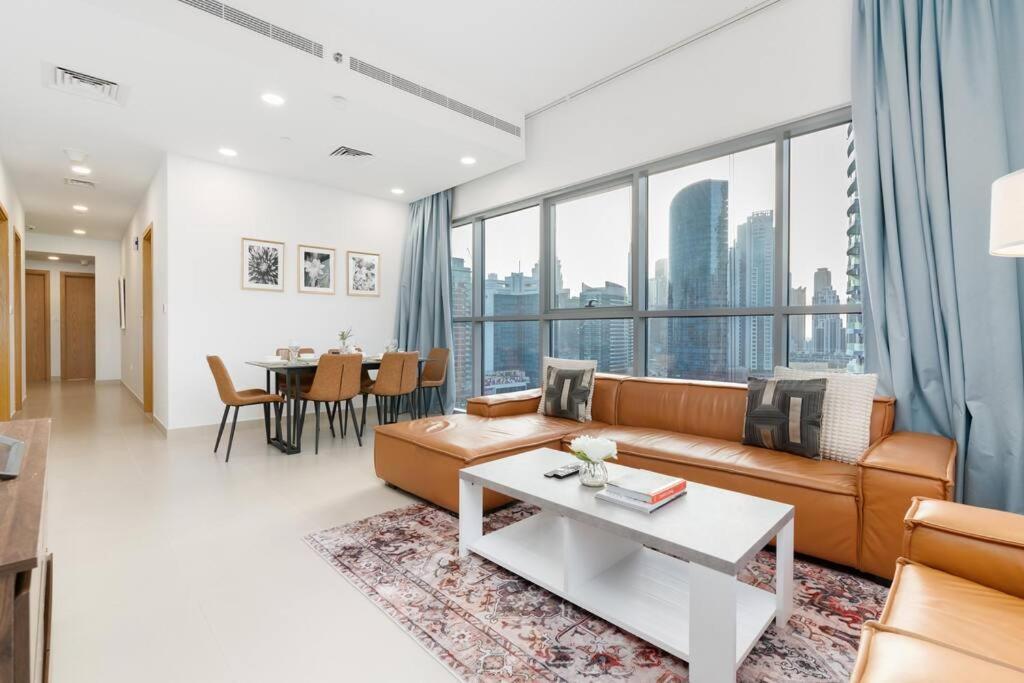 Apartment Spacious 4 Bedrooms Great Location Burj Khalifa View Amazing Pool And Gym, Perfect ! *