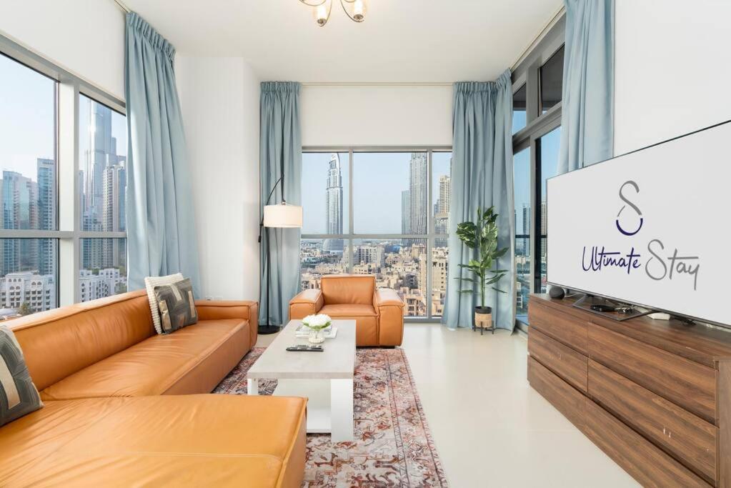 Apartment Spacious 4 Bedrooms Great Location Burj Khalifa View Amazing Pool And Gym, Perfect ! Dubai