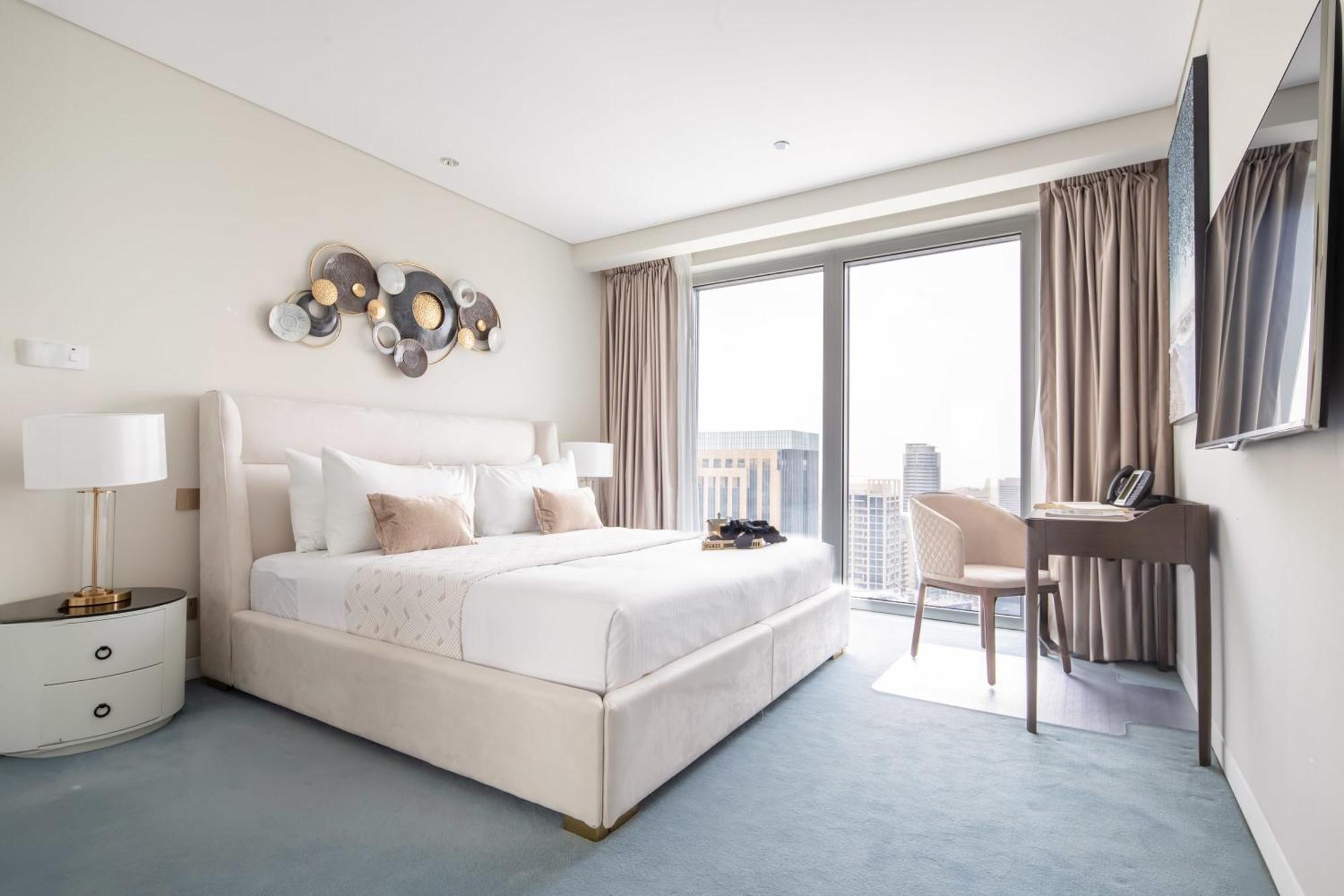 Frank Porter - Emaar Residences Marina Apartment Dubai