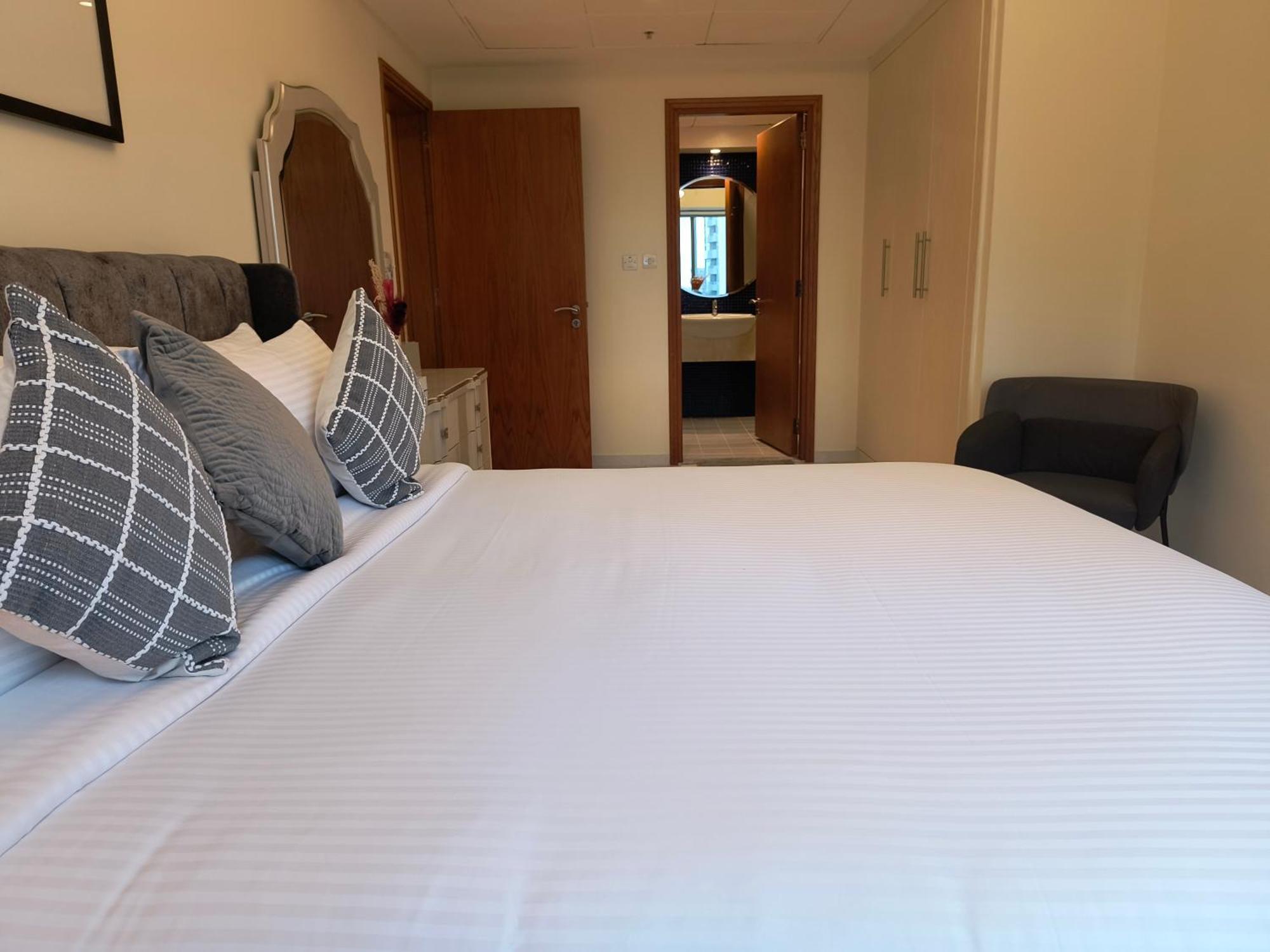 Trinity Homes - Sheikh Zayed Road Near To Financial Center Metro Station