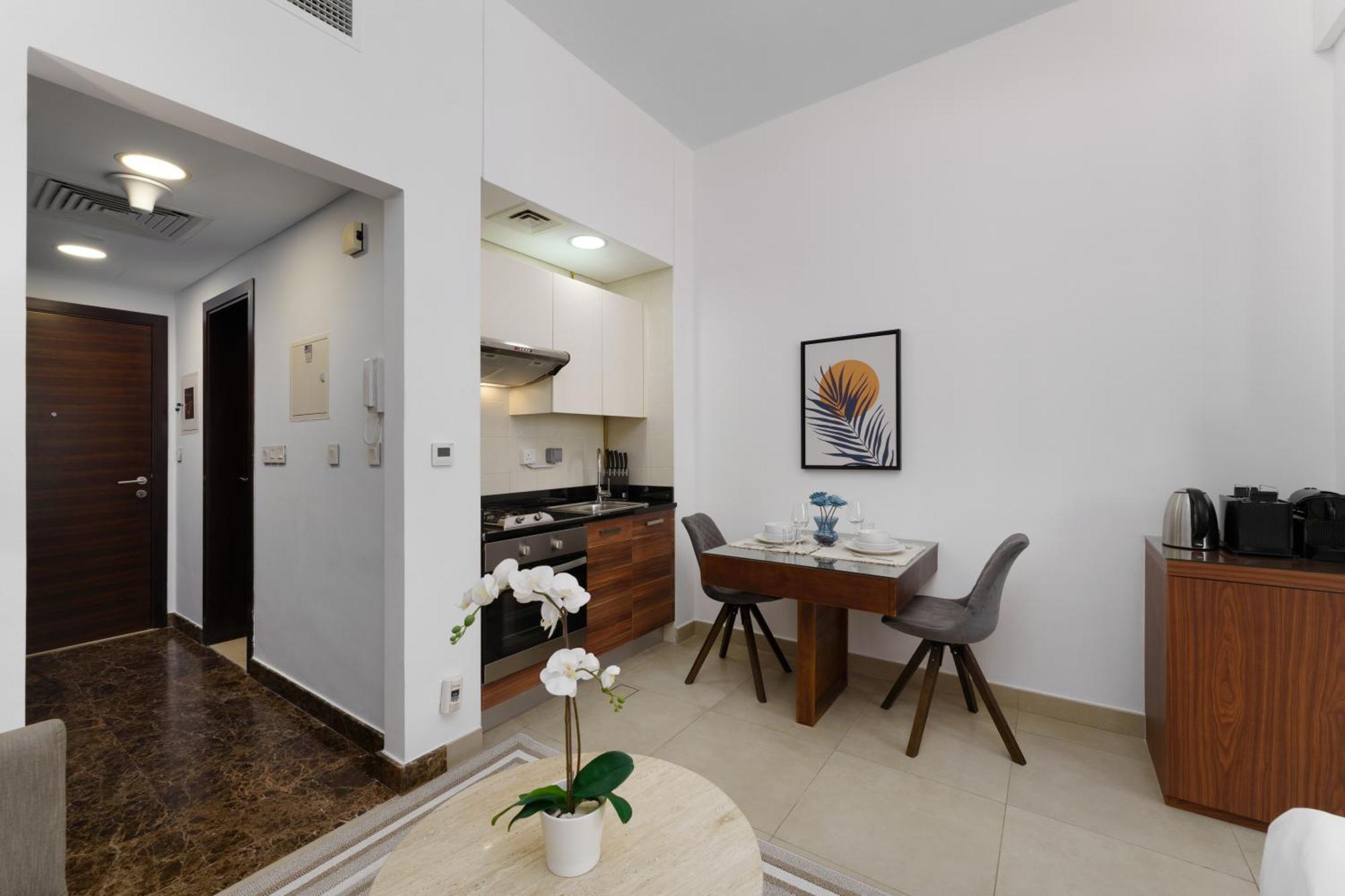 Your Gateway In Sparkle Tower Jbr By Suiteable Apartment *