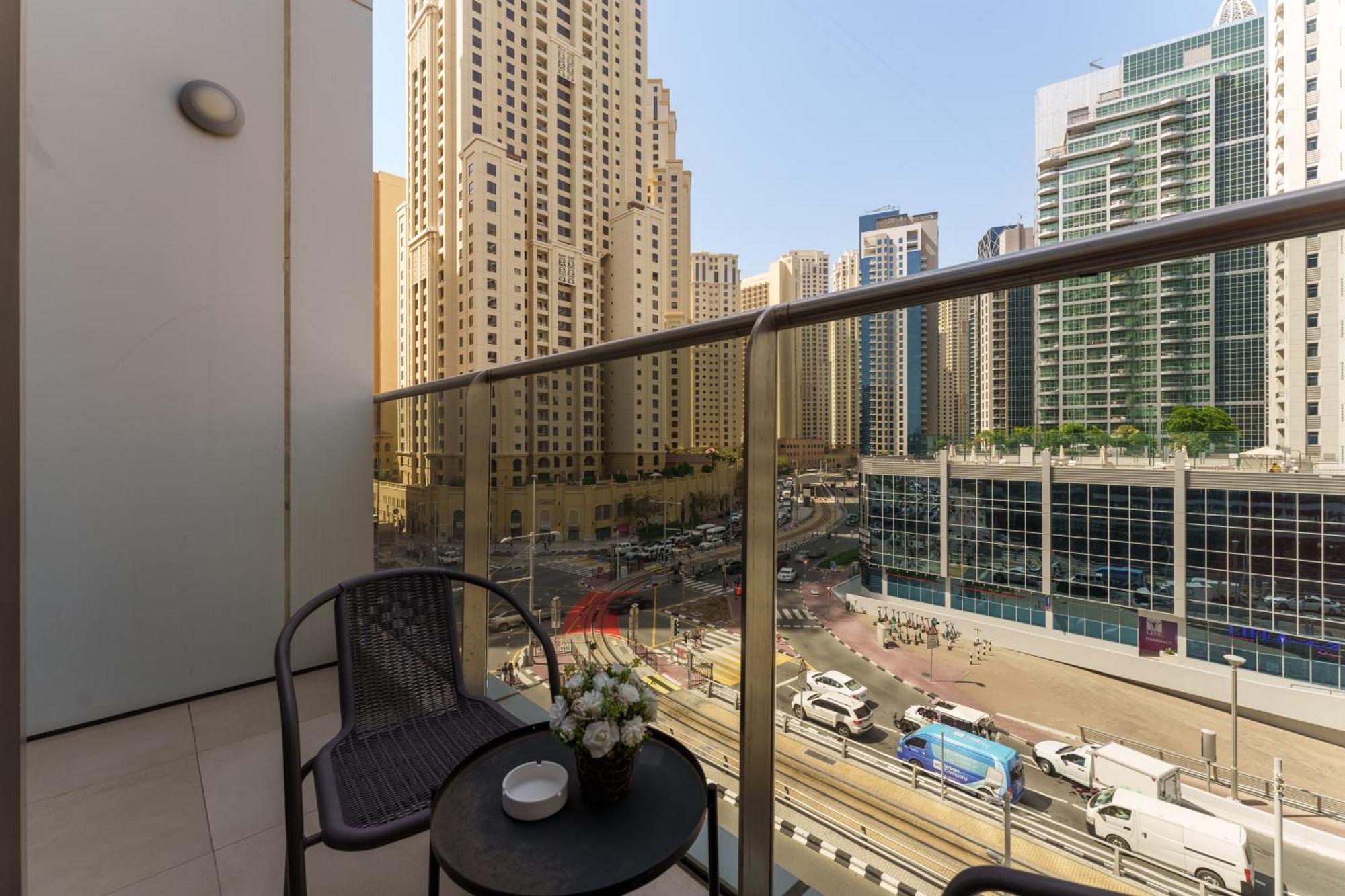 Your Gateway In Sparkle Tower Jbr By Suiteable Apartment Dubai