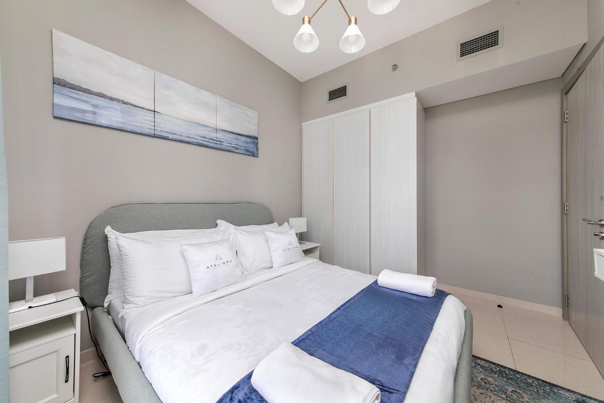 Zada Tower 1br With Amazing Canal View Apartment
