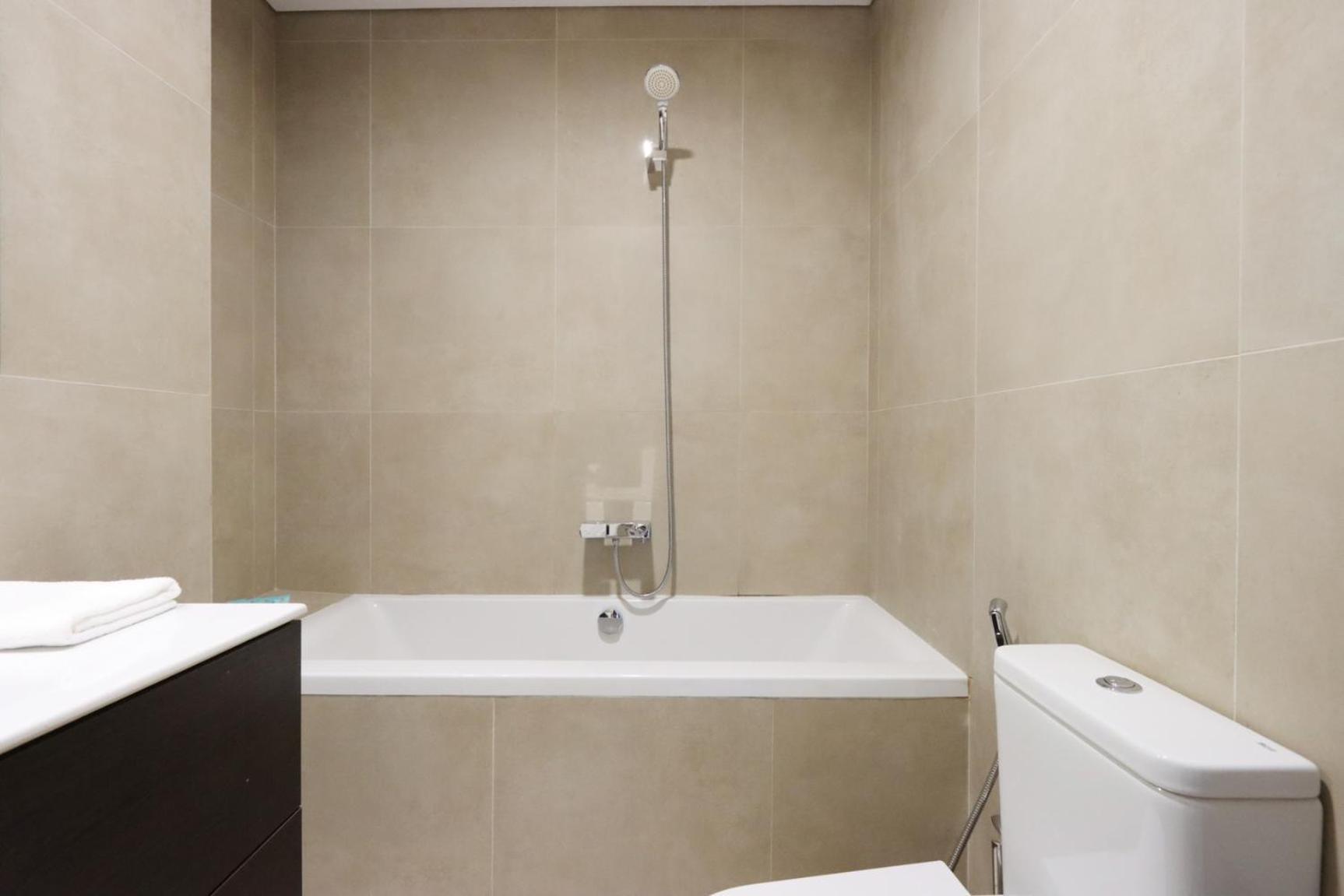 2br In Marina Walk To Dining & Nightlife *