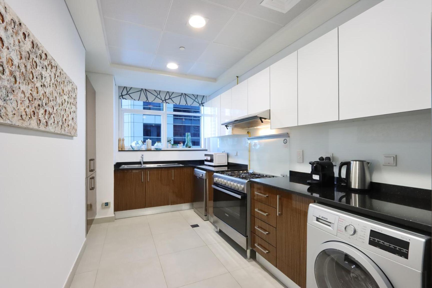 2br In Marina Walk To Dining & Nightlife Apartment