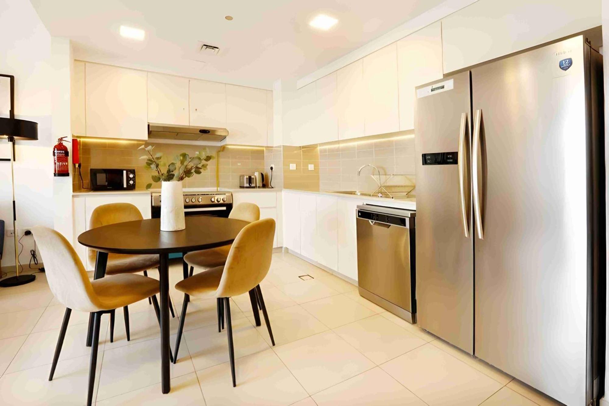 Brown Stone - Miracle Garden Hayat Apartment Dubai