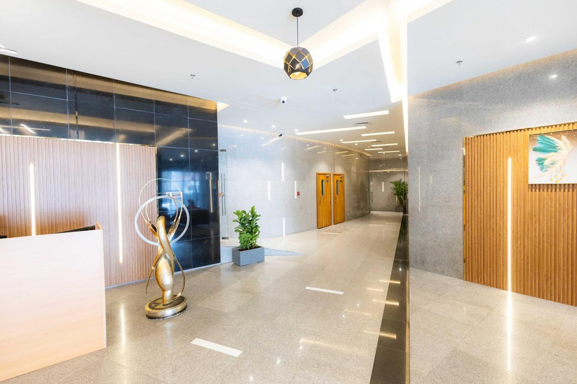 Lux Studio Apartment, Burj Al Nujoom Dubai