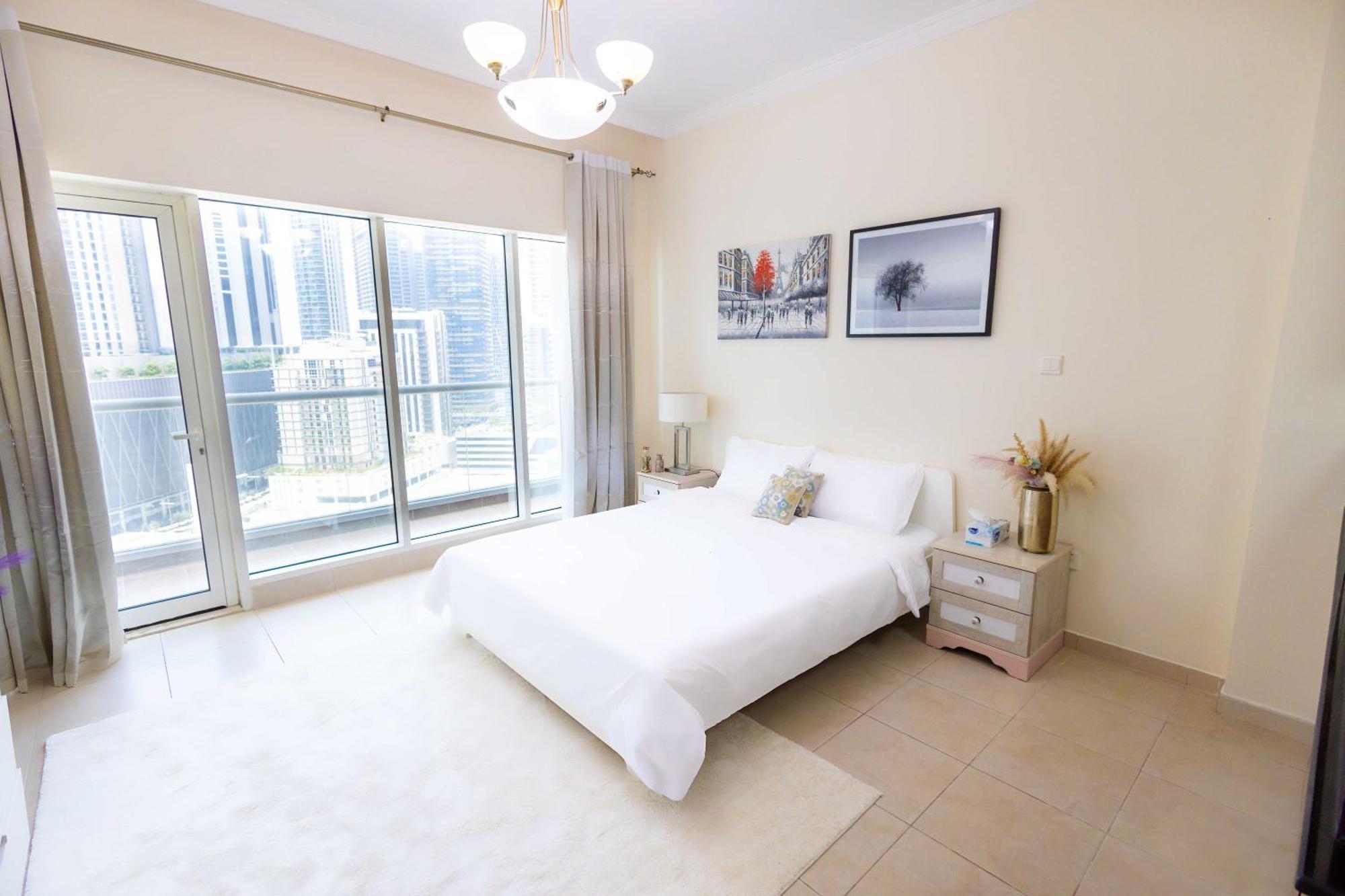Lux Studio Apartment, Burj Al Nujoom Apartment
