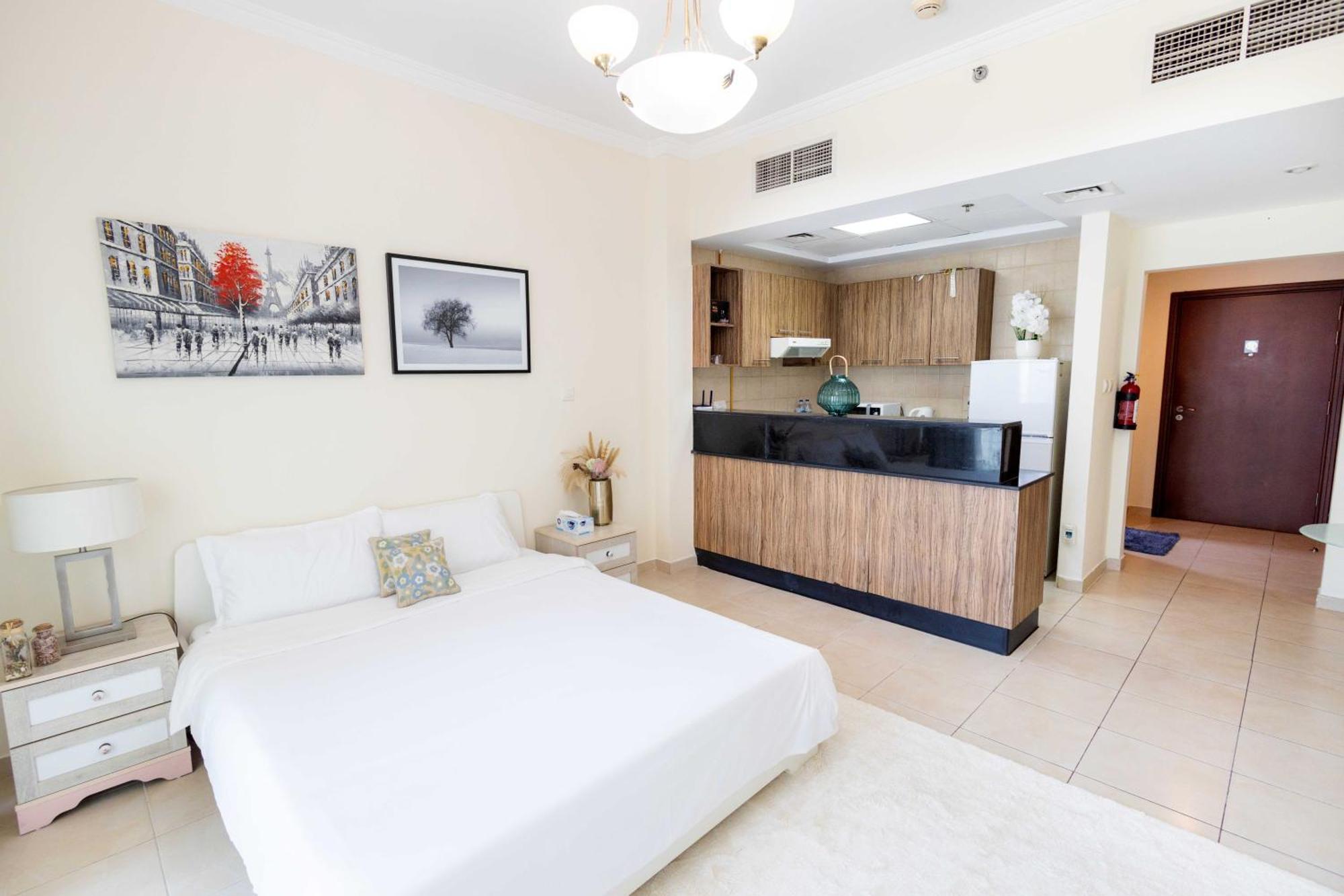 Lux Studio Apartment, Burj Al Nujoom Apartment Dubai