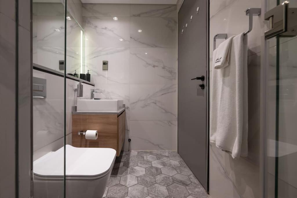 Private With Canal Views - 1115 Apartment Dubai