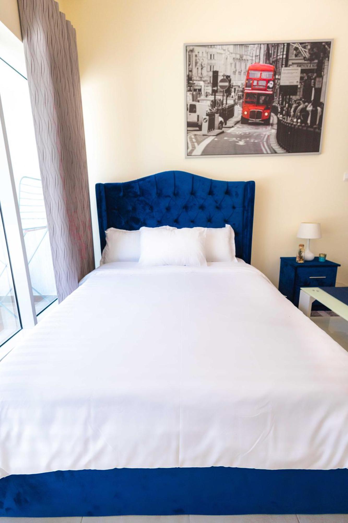 Lux Studio Apartment, Burj Al Nujoom Apartment Dubai